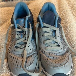 BEAND NEW without tags New Balance women’s Sneakers 847 in Gray and Blue